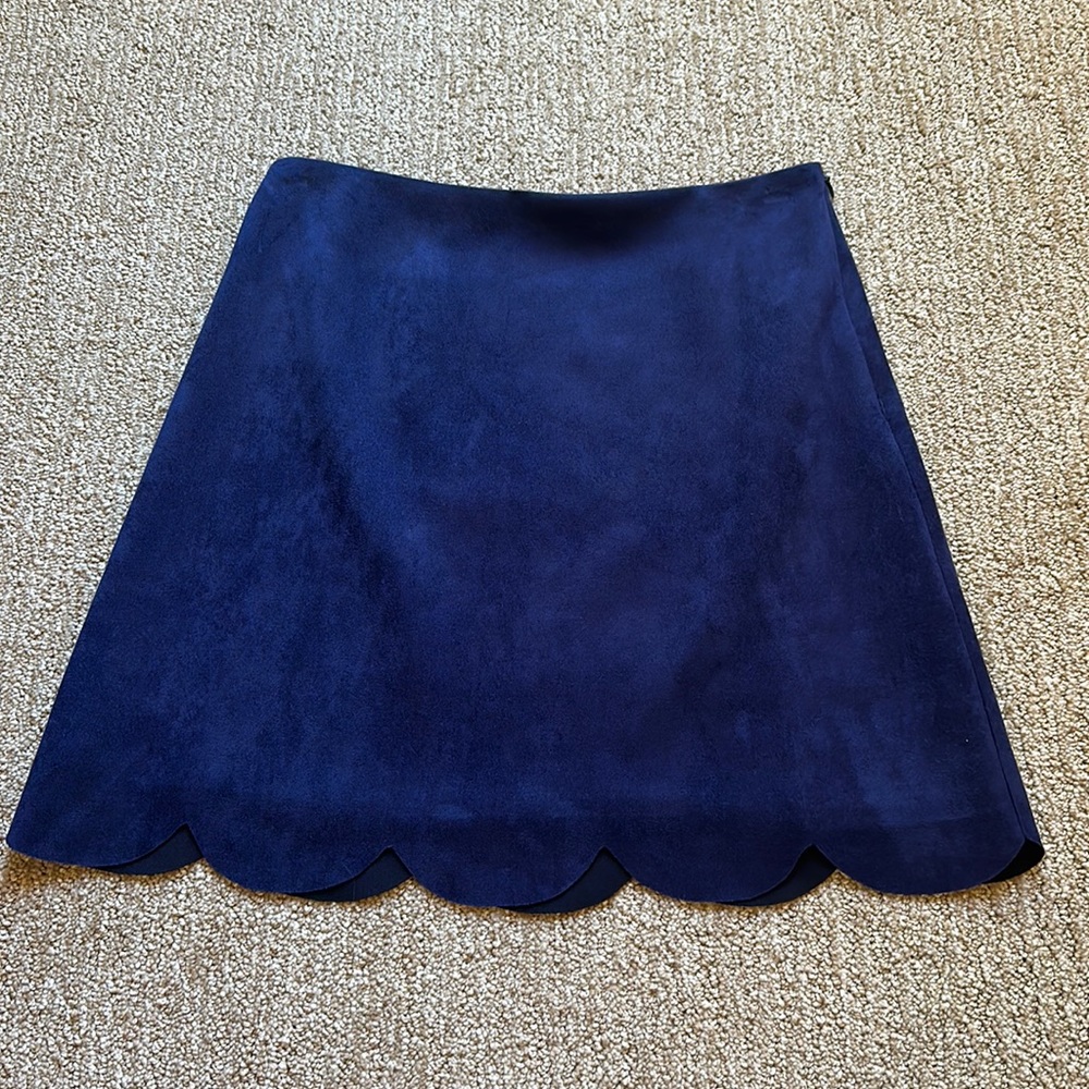 NWOT suede scallop trim mini skirt